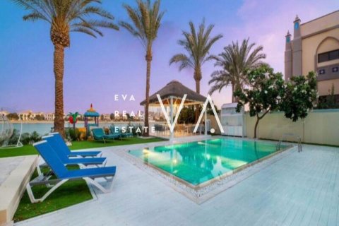 Villa in Palm Jumeirah, Dubai 6 bedrooms, 1245.14 sq.m. № 52735 - photo 8
