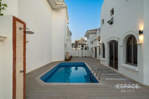 Снять в аренду виллу в Пальме Джумейре, Дубай: 4 спальни, 623м², № 71258 - фото 17