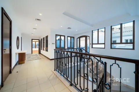 Снять в аренду виллу в Пальме Джумейре, Дубай: 4 спальни, 623м², № 71258 - фото 16