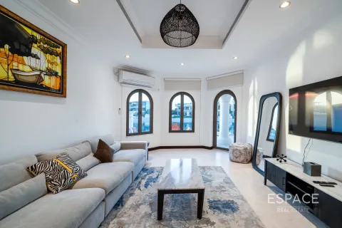 Снять в аренду виллу в Пальме Джумейре, Дубай: 4 спальни, 623м², № 71258 - фото 3