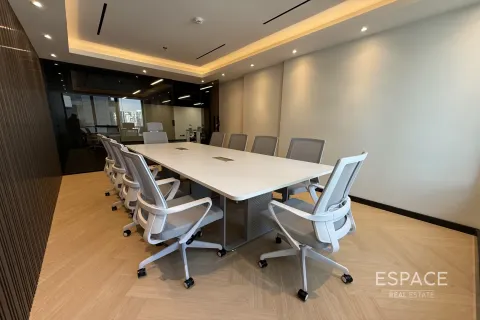 Снять в аренду офис в Джумейра Вилладж Серкл, Дубай: 167м², № 71241 - фото 3