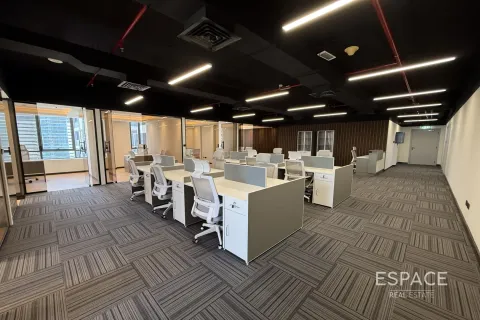 Снять в аренду офис в Джумейра Вилладж Серкл, Дубай: 167м², № 71241 - фото 1