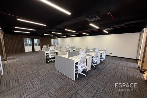 Снять в аренду офис в Джумейра Вилладж Серкл, Дубай: 167м², № 71241 - фото 4