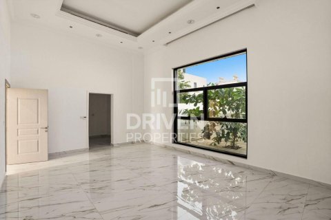 Villa en Nad Al Sheba 1, Nadd Al Sheba, Dubai, 5 dormitorios, 929.96 m², № 129038 - foto 7