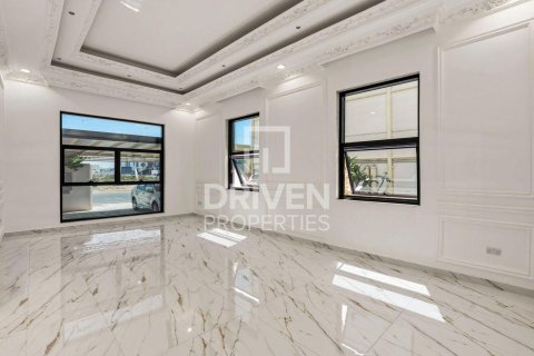 Villa en Nad Al Sheba 1, Nadd Al Sheba, Dubai, 5 dormitorios, 929.96 m², № 129038 - foto 3