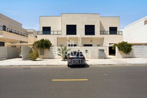 Вилла в Nad Al Sheba 1, Nadd Al Sheba, Дубай, 5 спален, 929.96м², № 129038