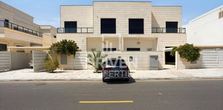 Villa en Nad Al Sheba 1, Nadd Al Sheba, Dubai, 5 dormitorios, 929.96 m², № 129038