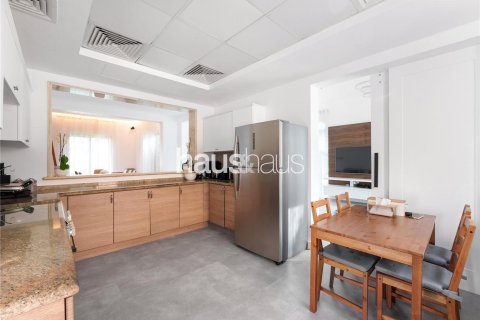 Villa in Dubai Sports City, Dubai 5 bedrooms, 325 sq.m. № 44244 - photo 10