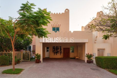 Villa in Dubai Sports City, Dubai 5 bedrooms, 325 sq.m. № 44244 - photo 2