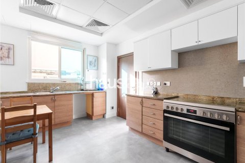 Villa in Dubai Sports City, Dubai 5 bedrooms, 325 sq.m. № 44244 - photo 11