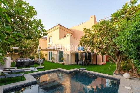 Villa in Dubai Sports City, Dubai 5 bedrooms, 325 sq.m. № 44244 - photo 1