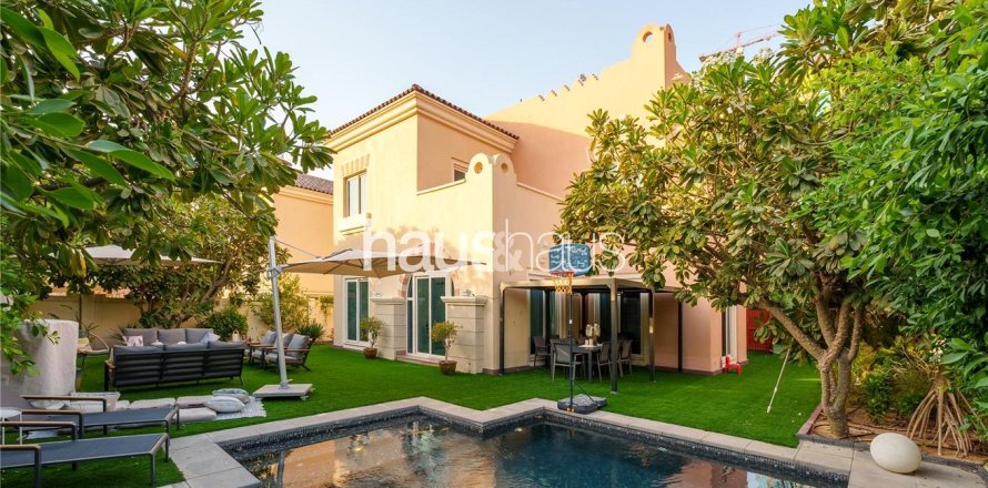 Villa in Dubai Sports City, Dubai 5 bedrooms, 325 sq.m. № 44244