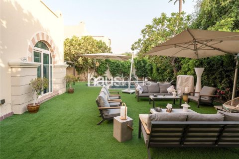 Villa in Dubai Sports City, Dubai 5 bedrooms, 325 sq.m. № 44244 - photo 26