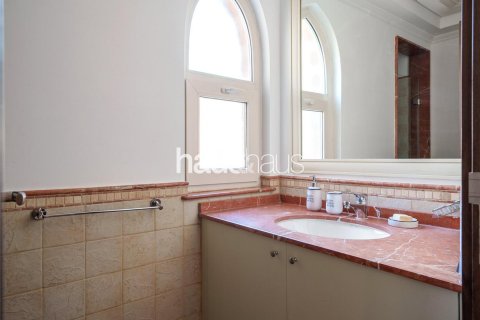 Villa in Dubai Sports City, Dubai 5 bedrooms, 325 sq.m. № 44244 - photo 25