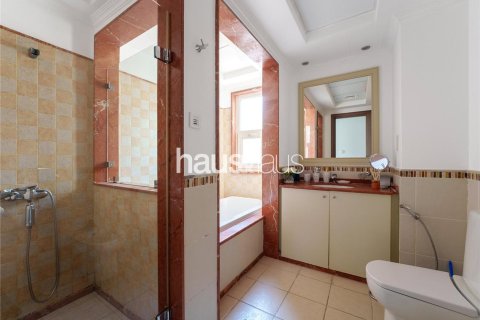 Villa in Dubai Sports City, Dubai 5 bedrooms, 325 sq.m. № 44244 - photo 22