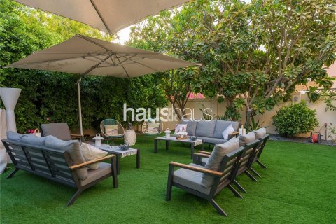 Villa in Dubai Sports City, Dubai 5 bedrooms, 325 sq.m. № 44244 - photo 29