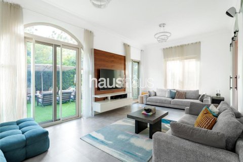Villa in Dubai Sports City, Dubai 5 bedrooms, 325 sq.m. № 44244 - photo 7
