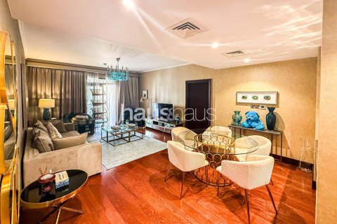 Apartment in Old Town, Dubai 3 bedrooms, 174 sq.m. № 44243 - photo 1