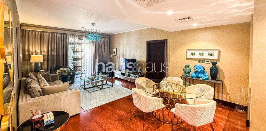 Apartment in Old Town, Dubai 3 bedrooms, 174 sq.m. № 44243