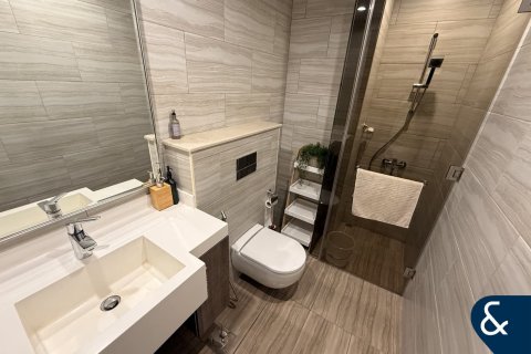 Apartment in Jumeirah Lake Towers, Dubai 2 bedrooms, 124 sq.m. № 98745 - photo 9