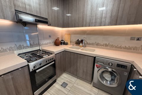 Apartment in Jumeirah Lake Towers, Dubai 2 bedrooms, 124 sq.m. № 98745 - photo 11