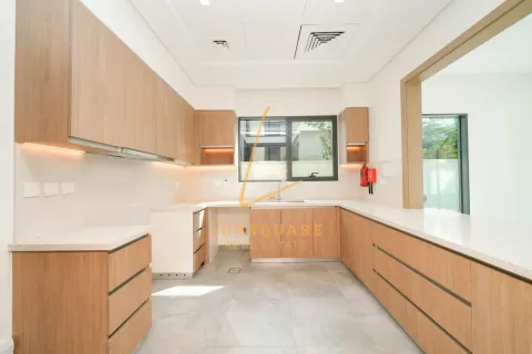 Снять в аренду виллу в Murooj Al Furjan, Al Furjan, Дубай: 4 спальни, 548м², № 99773 - фото 5