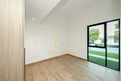 Снять в аренду виллу в Murooj Al Furjan, Al Furjan, Дубай: 4 спальни, 548м², № 99773 - фото 9