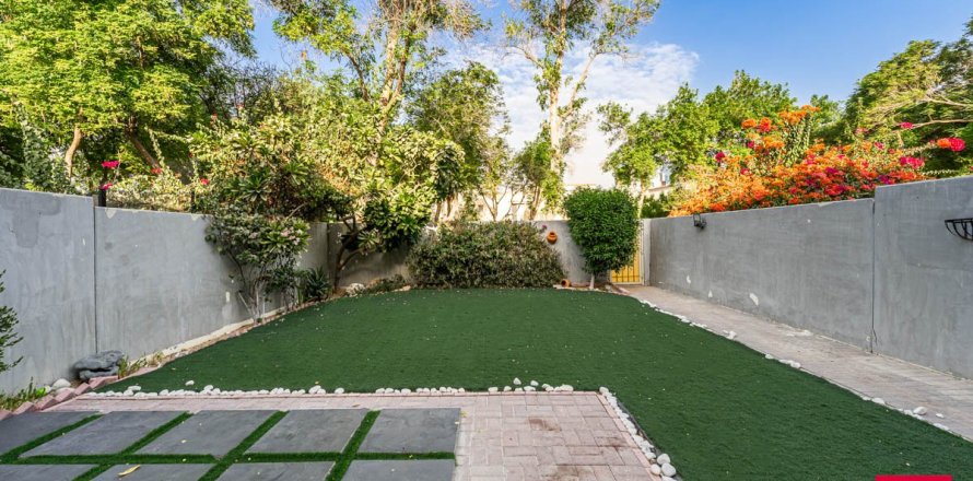 Villa in Dubai 3 bedrooms, 255.4 sq.m. № 52239