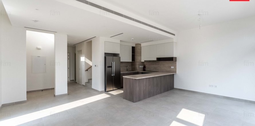 Таунхаус в Дубае, 4 спальни, 372.5м², № 52251