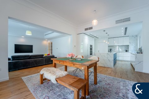 Villa in Victory Heights, Dubai Sports City, Dubai 5 bedrooms, 446 sq.m. № 91371 - photo 4