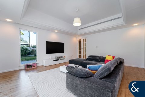 Villa in Victory Heights, Dubai Sports City, Dubai 5 bedrooms, 446 sq.m. № 91371 - photo 7