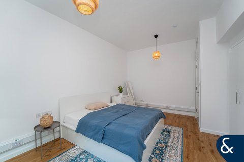 Villa in Victory Heights, Dubai Sports City, Dubai 5 bedrooms, 446 sq.m. № 91371 - photo 13