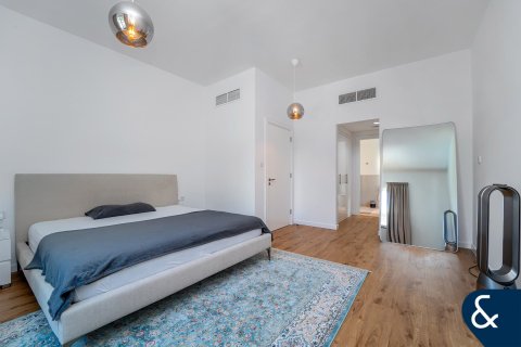 Villa in Victory Heights, Dubai Sports City, Dubai 5 bedrooms, 446 sq.m. № 91371 - photo 12