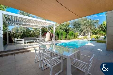 Villa in Victory Heights, Dubai Sports City, Dubai 5 bedrooms, 446 sq.m. № 91371 - photo 19