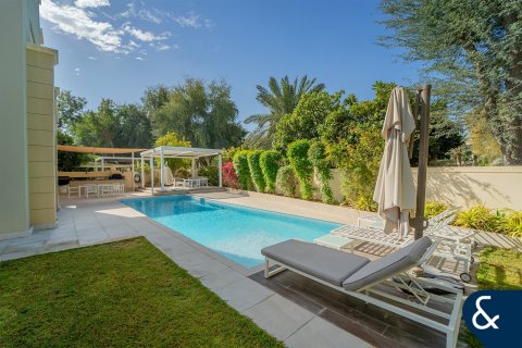 Villa in Victory Heights, Dubai Sports City, Dubai 5 bedrooms, 446 sq.m. № 91371 - photo 2