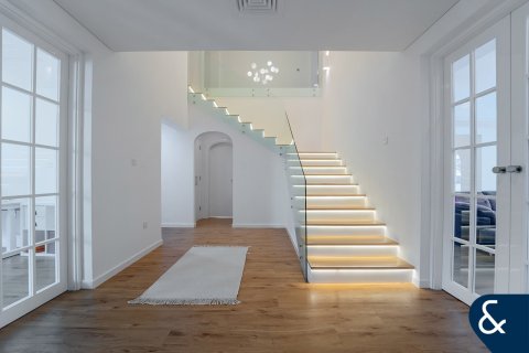 Villa in Victory Heights, Dubai Sports City, Dubai 5 bedrooms, 446 sq.m. № 91371 - photo 9