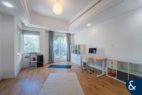 Villa in Victory Heights, Dubai Sports City, Dubai 5 bedrooms, 446 sq.m. № 91371 - photo 8