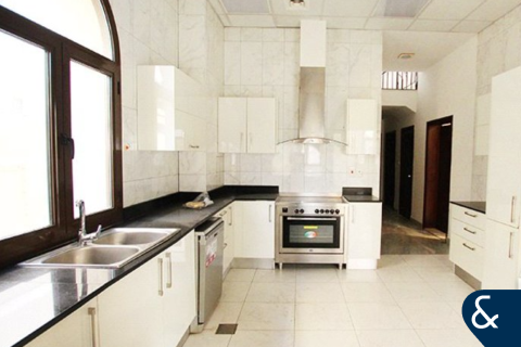 Villa in The Villa, Dubai 5 bedrooms, 508 sq.m. № 91389 - photo 18