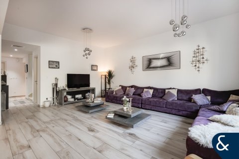 Купить виллу в Maeen, The Lakes, Дубай: 3 спальни, 256м², № 91390 - фото 2