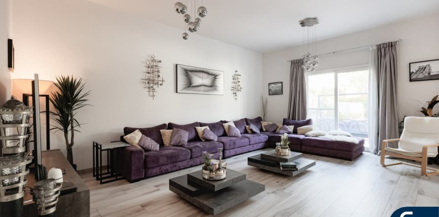 Вилла в Maeen, The Lakes, Дубай, 3 спальни, 256м², № 91390