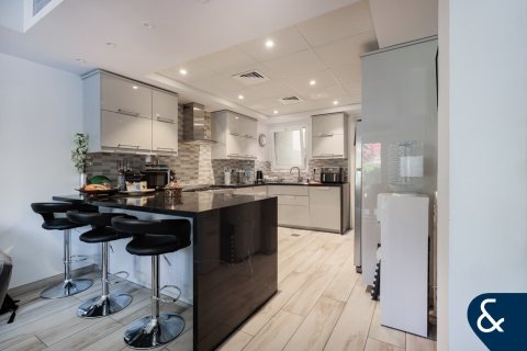 Купить виллу в Maeen, The Lakes, Дубай: 3 спальни, 256м², № 91390 - фото 4