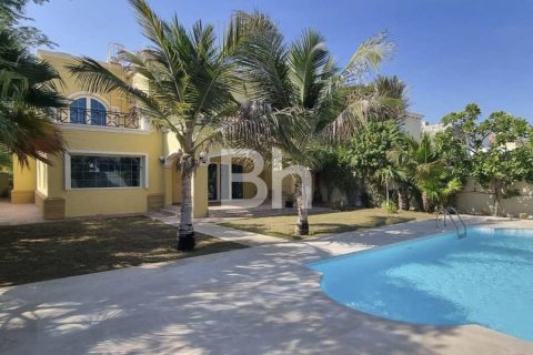 Villa in Jumeirah Park, Dubai 4 bedrooms, 403 sq.m. № 24883 - photo 1