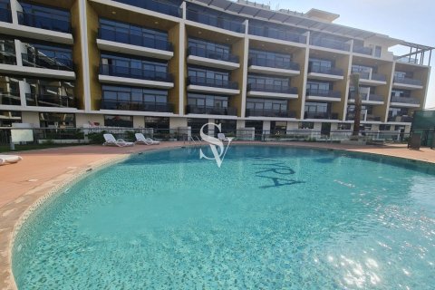 Apartment in CRYSTAL RESIDENCE in Jumeirah Village Circle, Dubai 2 bedrooms, 126 sq.m. № 111321 - photo 4
