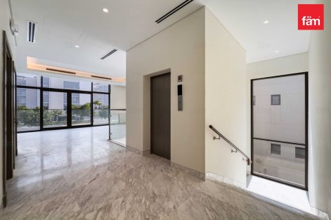 Снять в аренду виллу в Дубае: 4 спальни, 627м², № 60353 - фото 29