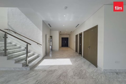 Снять в аренду виллу в Дубае: 4 спальни, 627м², № 60353 - фото 4