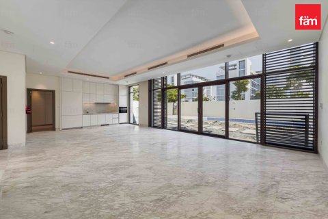 Снять в аренду виллу в Дубае: 4 спальни, 627м², № 60353 - фото 1