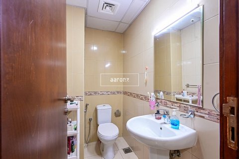 Apartment in Jumeirah Lake Towers, Dubai 2 bedrooms, 64.1 sq.m. № 42600 - photo 8