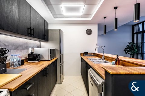 Apartment in Jumeirah Lake Towers, Dubai 1 bedroom, 139 sq.m. № 76244 - photo 8