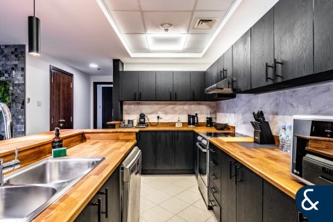 Apartment in Jumeirah Lake Towers, Dubai 1 bedroom, 139 sq.m. № 76244 - photo 10