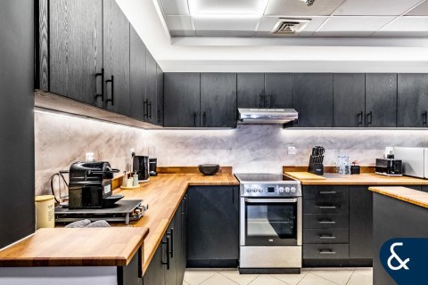 Apartment in Jumeirah Lake Towers, Dubai 1 bedroom, 139 sq.m. № 76244 - photo 6